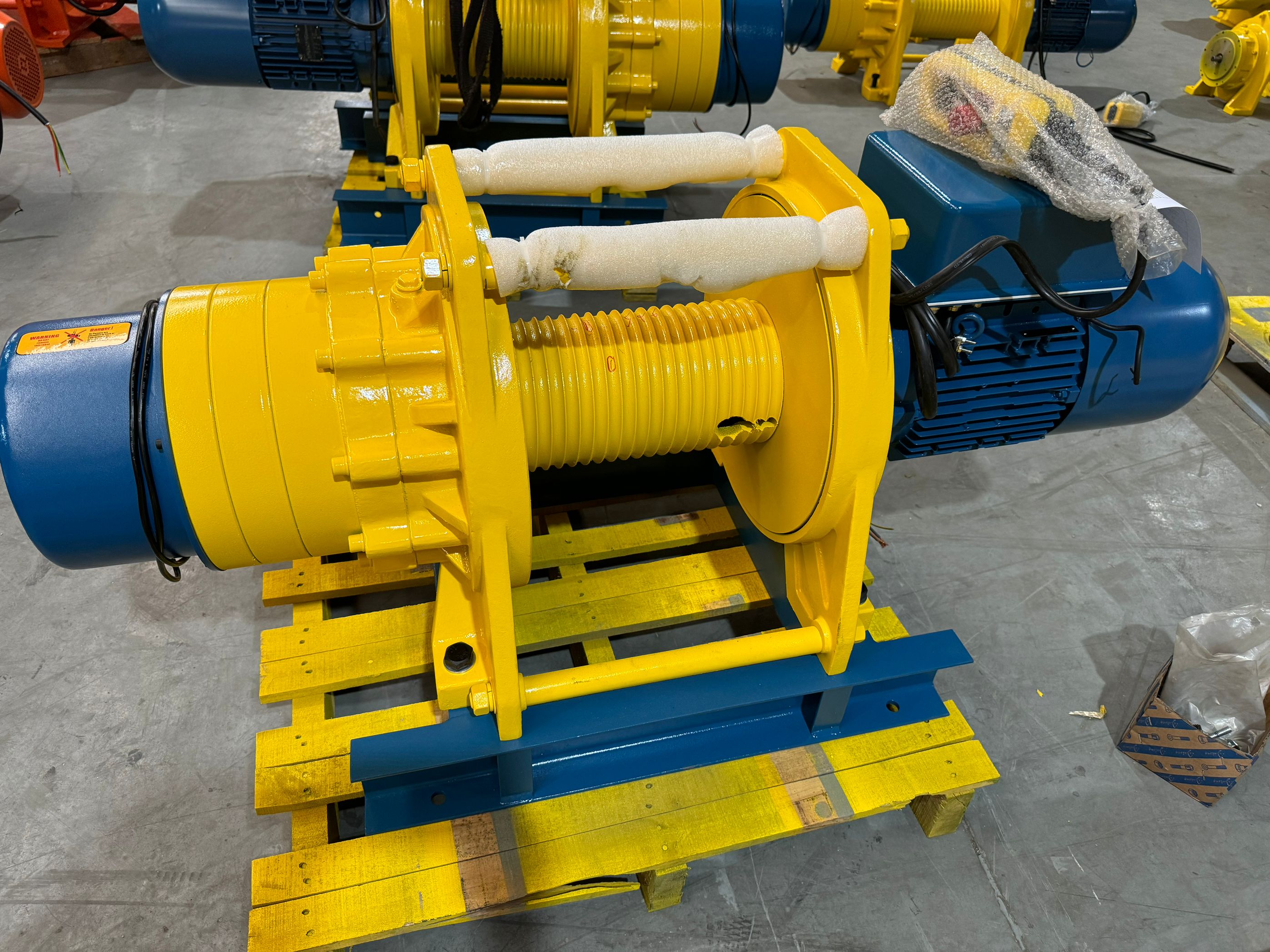 AMW8000S, 380V,50Hz, 8000kg voimavirtavinssi