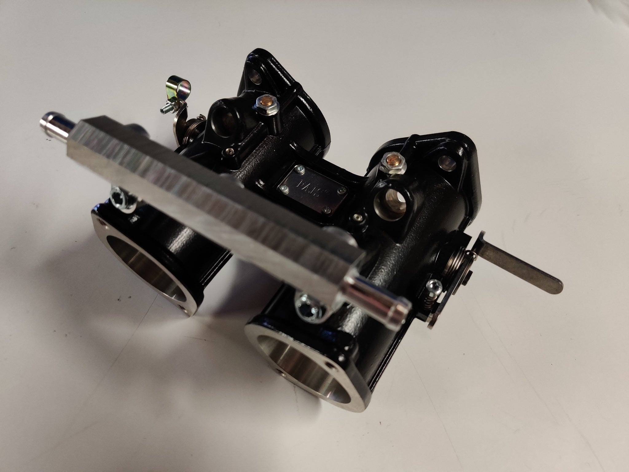 FAJS Kaasuttimen Läppärunko FAJS 48 DCOE. Väri musta.