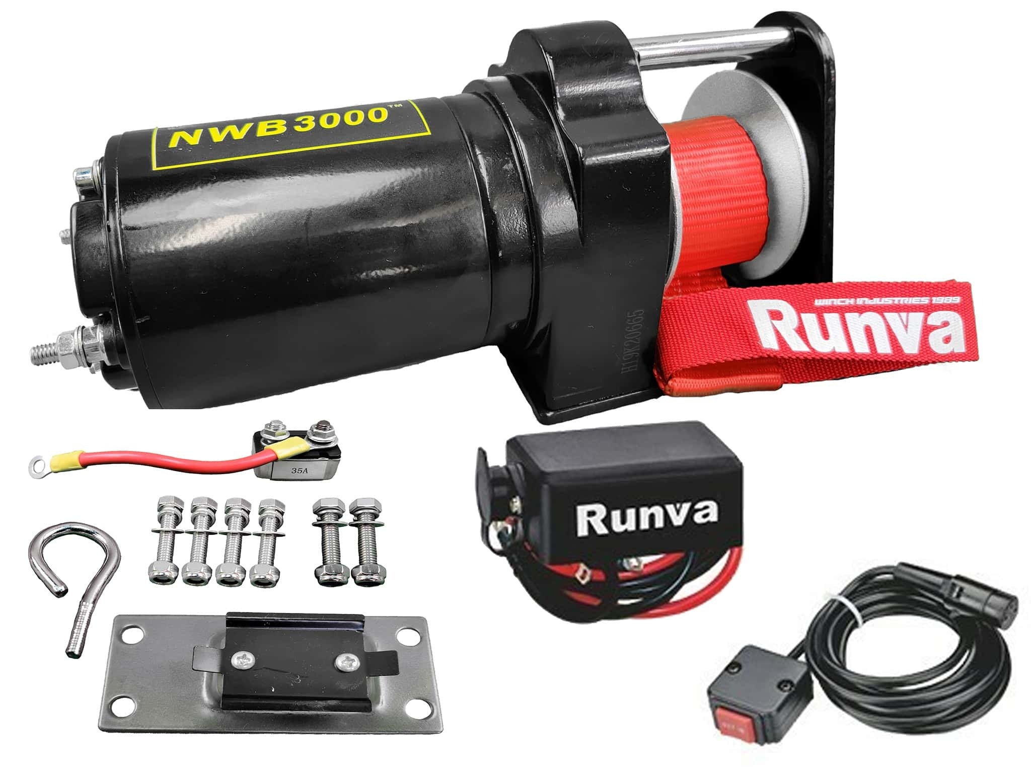 runva vinssi joka tarkoitettu lumilevylle mönkijään. Mukana kuvassa kaikki ruuvit ja asennuslevy. Lisäksi kuvassa kauko-ohjain.