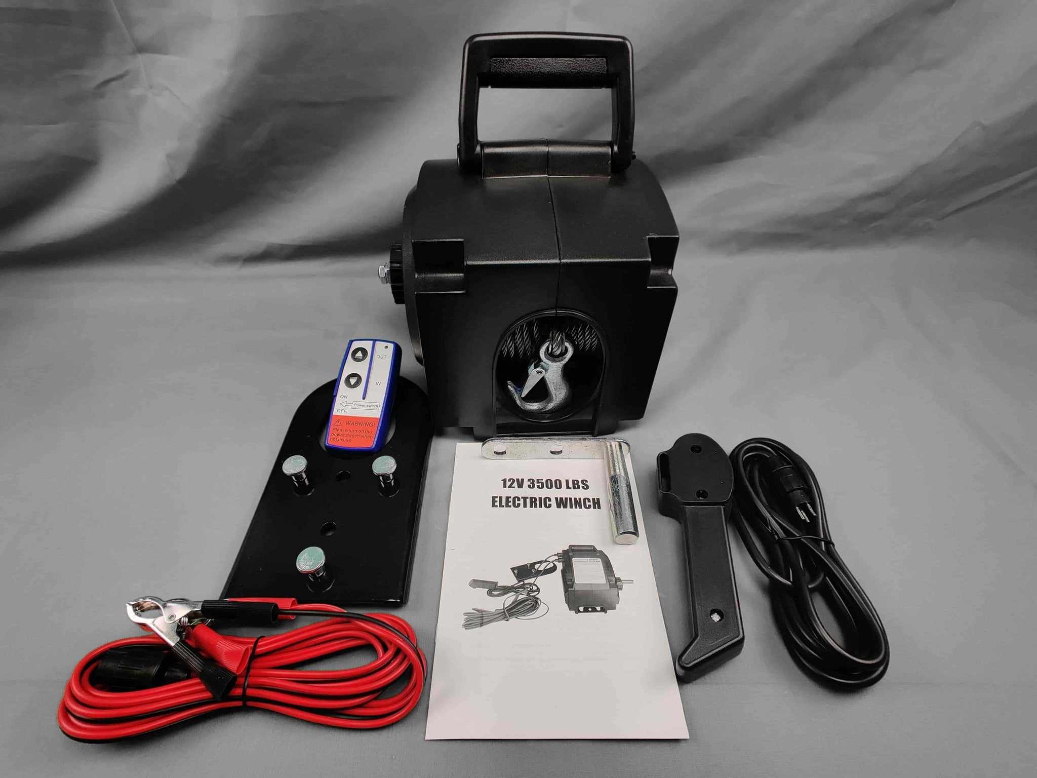 Runva venetraileri vinssi 1588kg vaijerilla.
Erittäin Laadukas vinssi vene- ja autotrailereihin, jossa korroosiosuojattu kotelo. Kätevän kantokahvan ansiosta tämä venetrailerivinssi on helposti kuljetettava. Kantokahvan taittettavissa pois edestä kun sitä ei tarvitse.