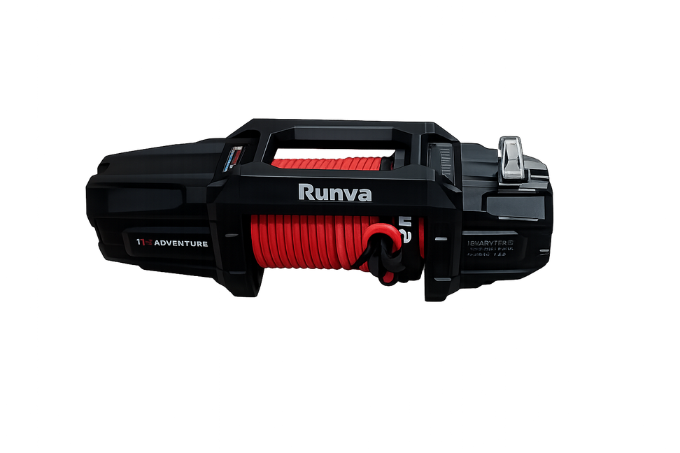 Runva Roma 13.0 sähkövinssi 12V,punaisella vinssiköydellä varustettuna. Runva logo etupuolella.