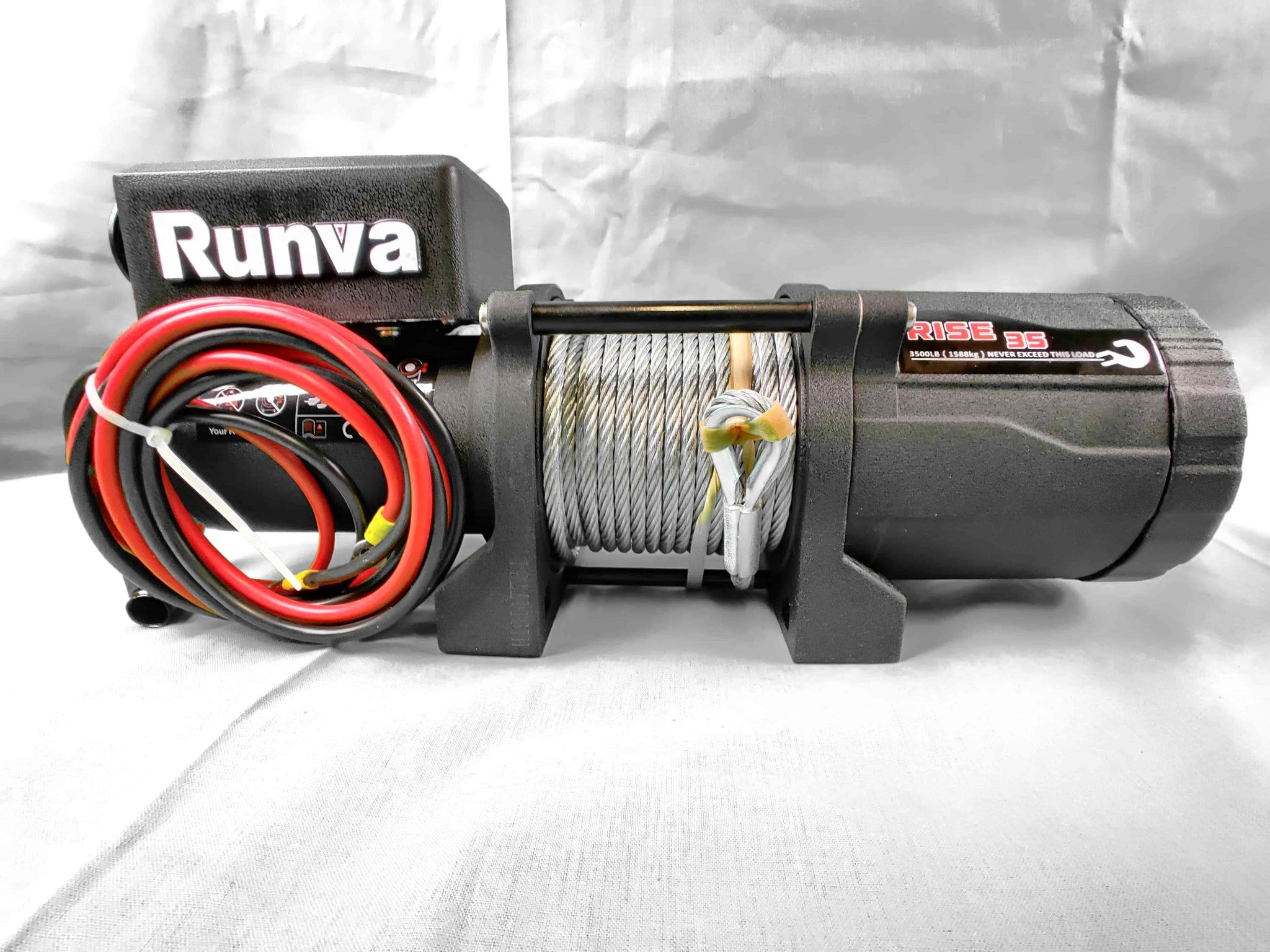Runva Rise35 Sähkövinssi vaijerilla.